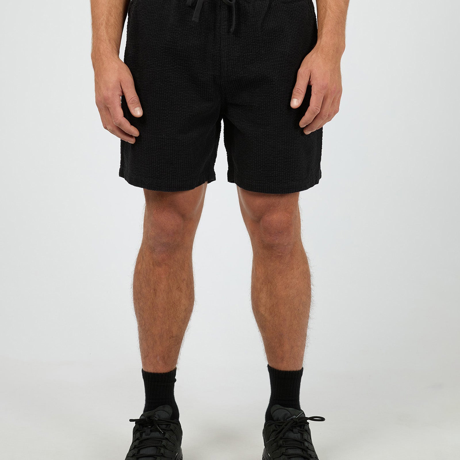 Squared Texture Short Black