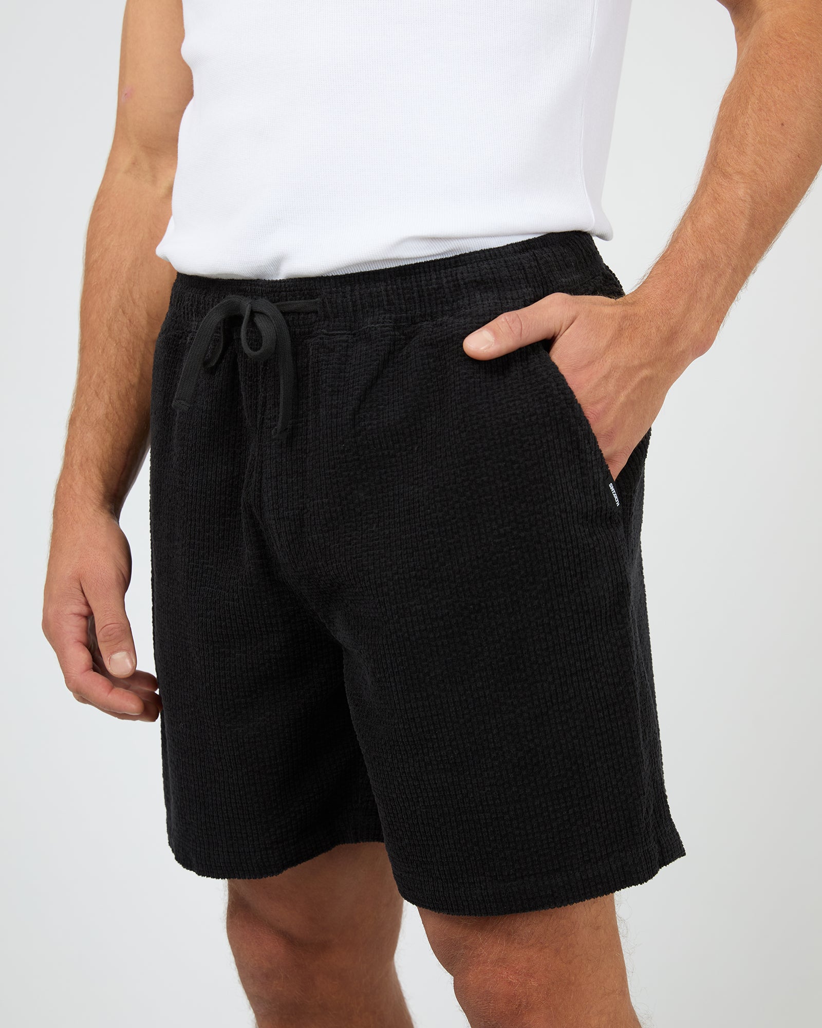 Squared Texture Short Black